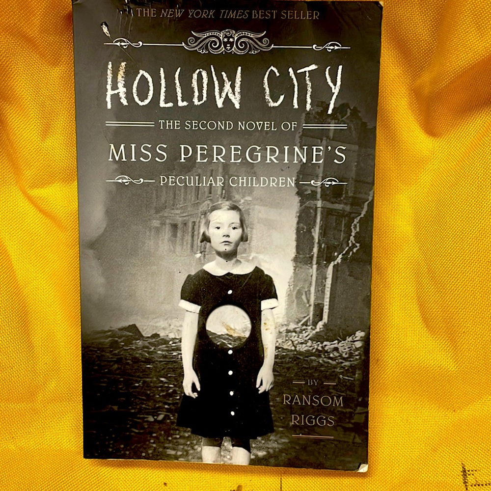 Hollow city by Ransom Riggs